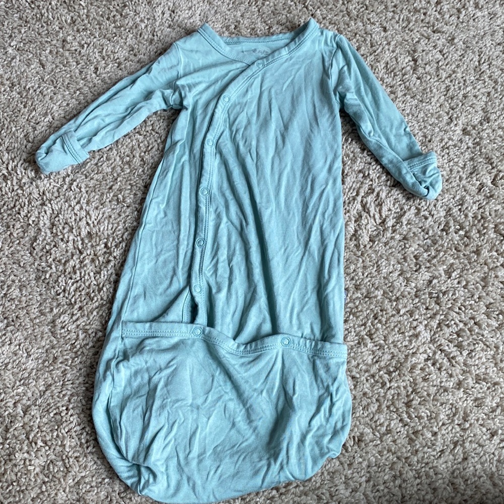 Kyte baby gown with optional feet pocket and mittens
